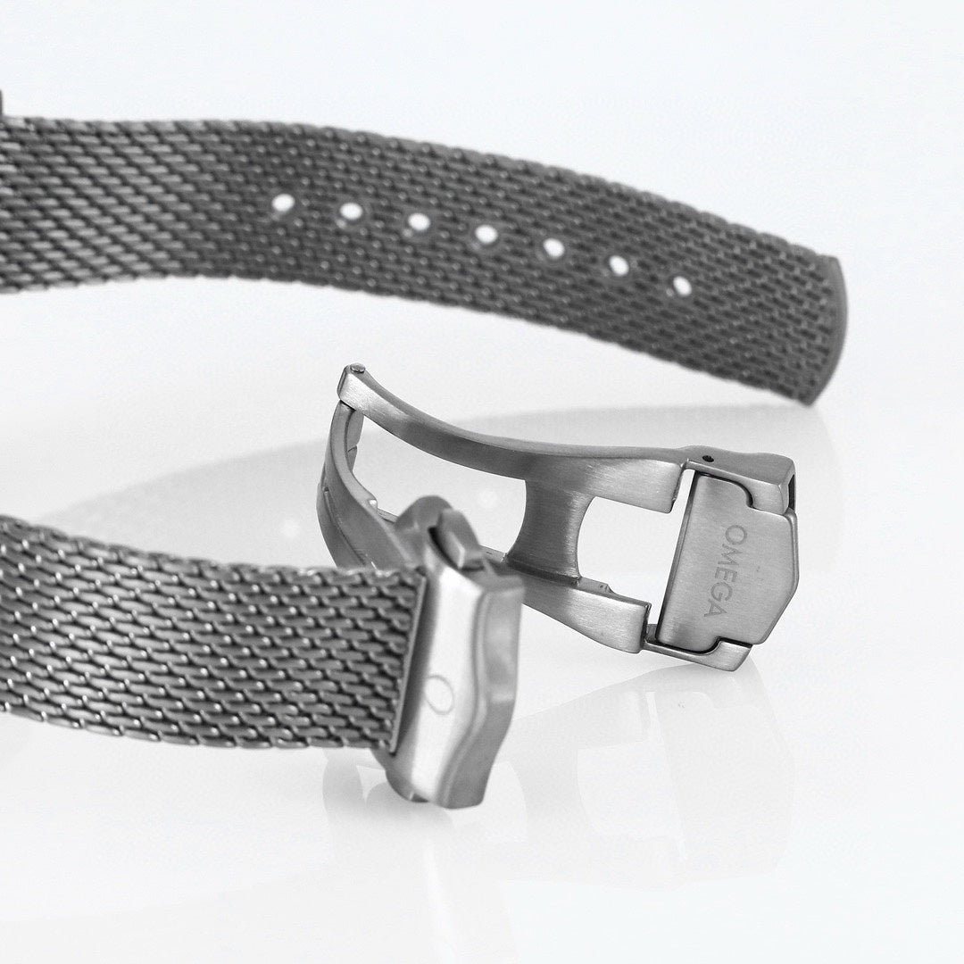 Grey -210.90.42.20.01-Black Titanium - 904L Steel - Automatic - 42mm