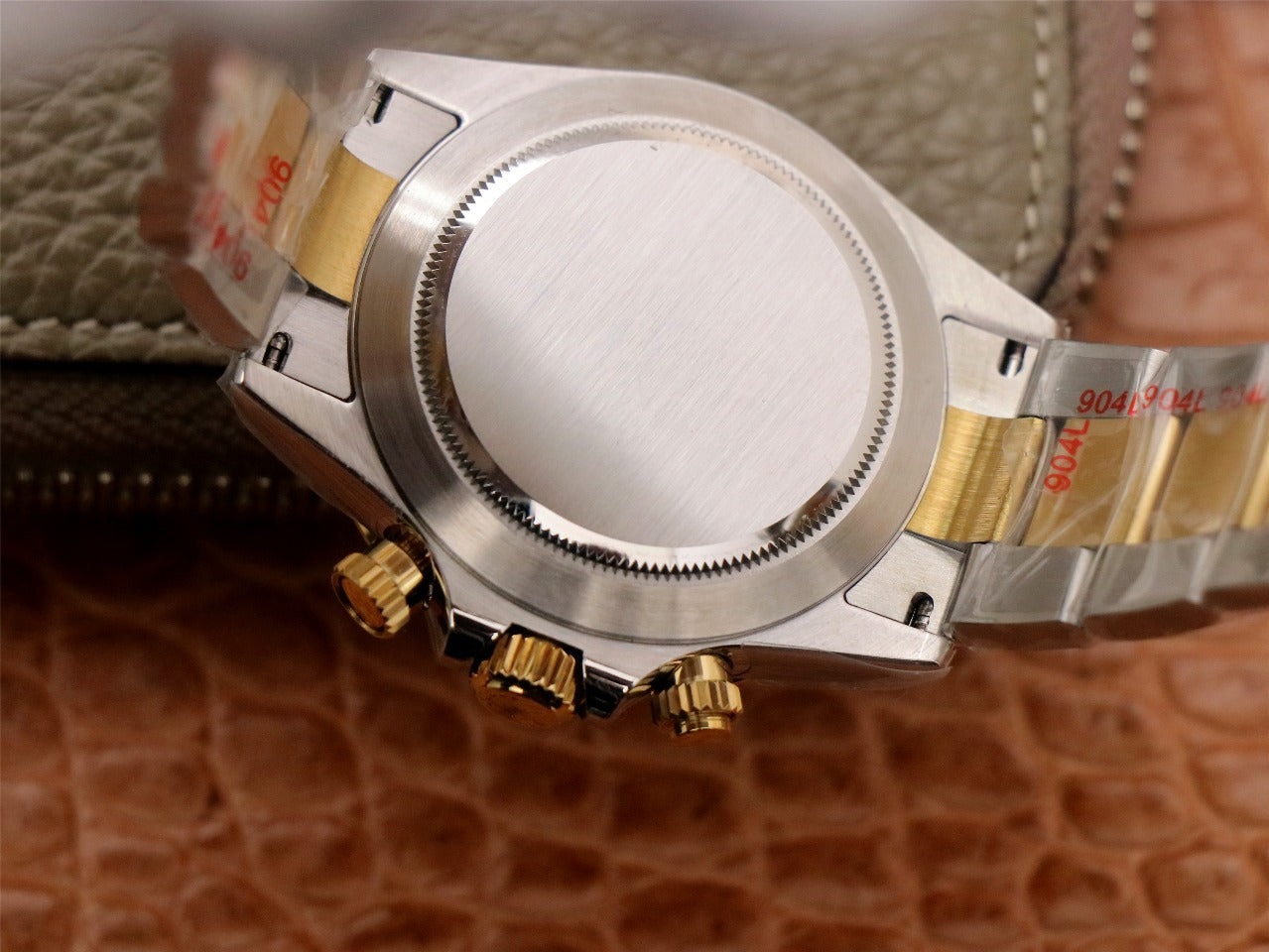 Chronograph -CLASSICAL WATCH--Yellow gold- Quartz-40mm