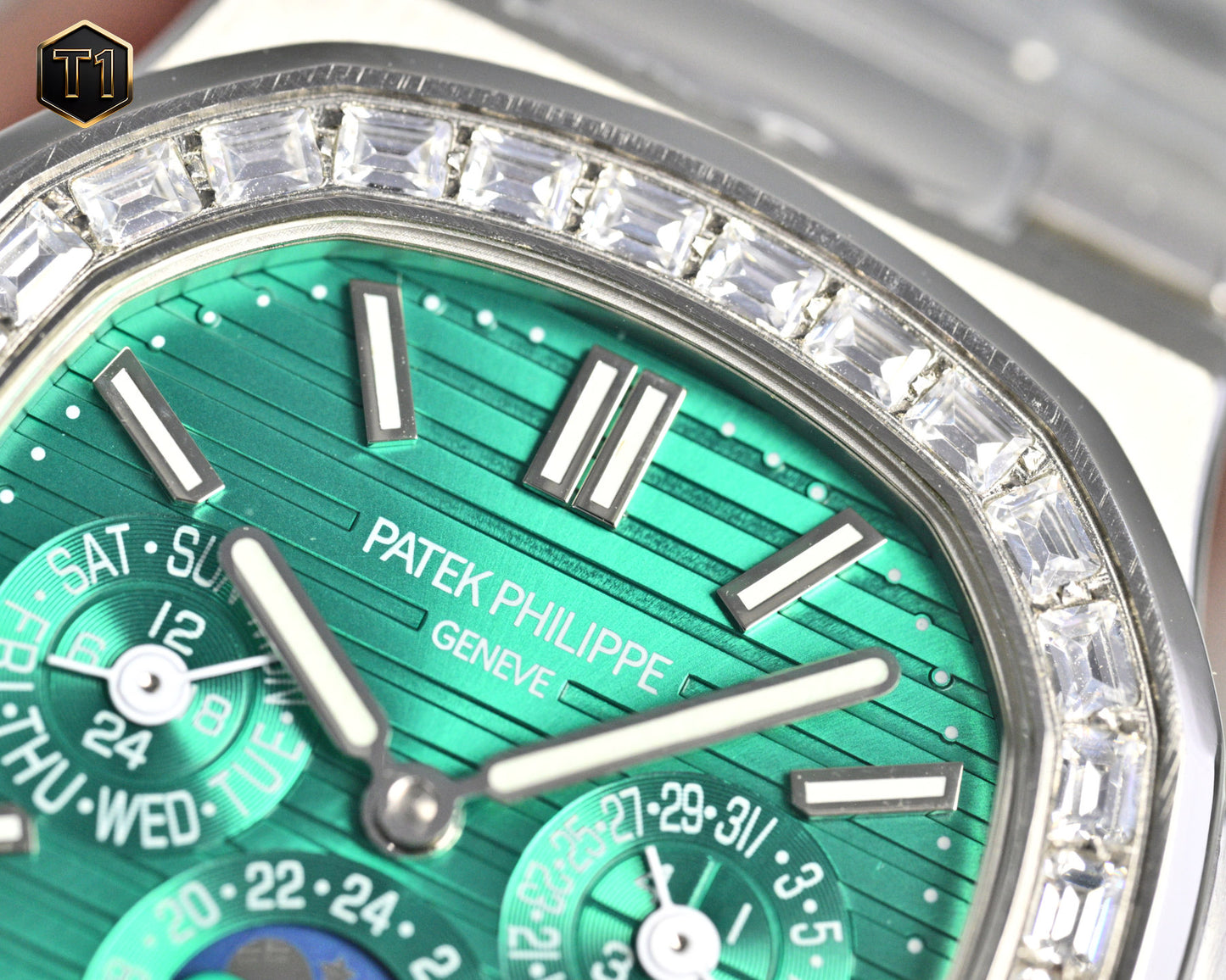 Green Silver -Rhinestone bezel- Silver 904L Steel - Automatic 240- 40mm